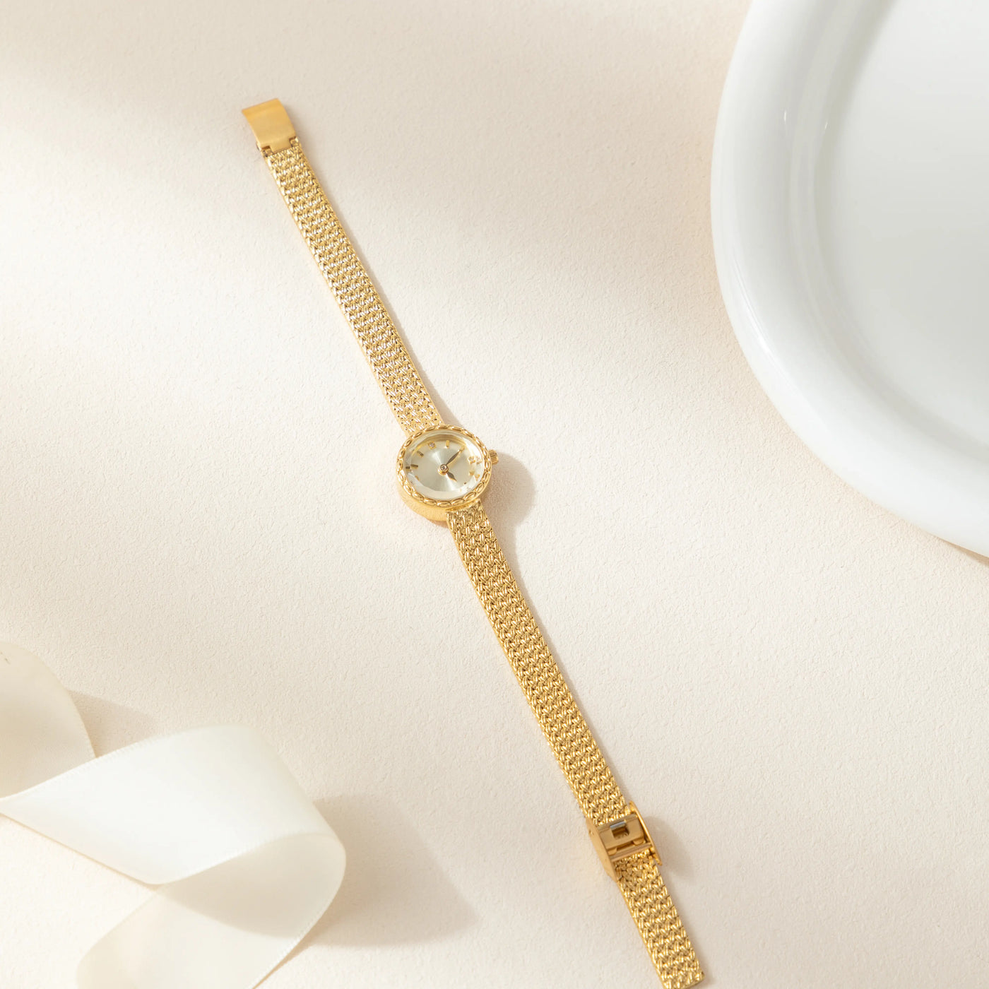 Eterna Glow Round Mesh Watch