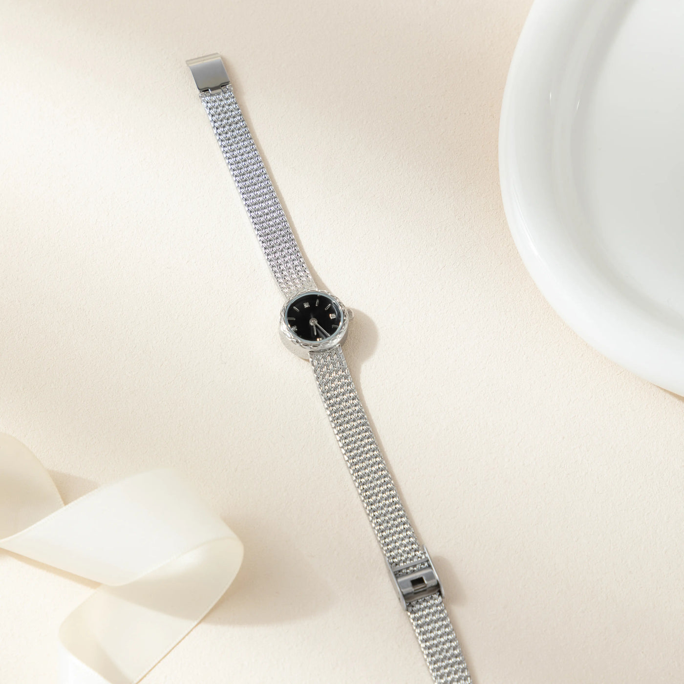 Eterna Glow Round Mesh Watch